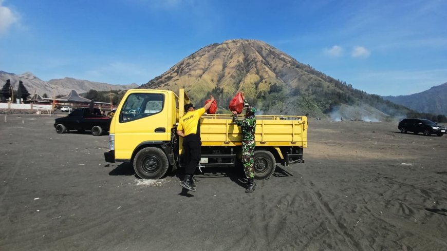 Pasca Yadnya Kasada, Polres Probolinggo Fokus Jaga Kebersihan Lingkungan