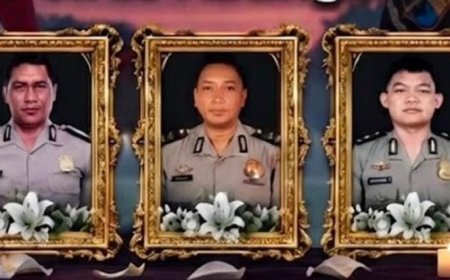 Polri Berikan Kenaikan Pangkat Luar Biasa kepada Tiga Personel Gugur Anumerta